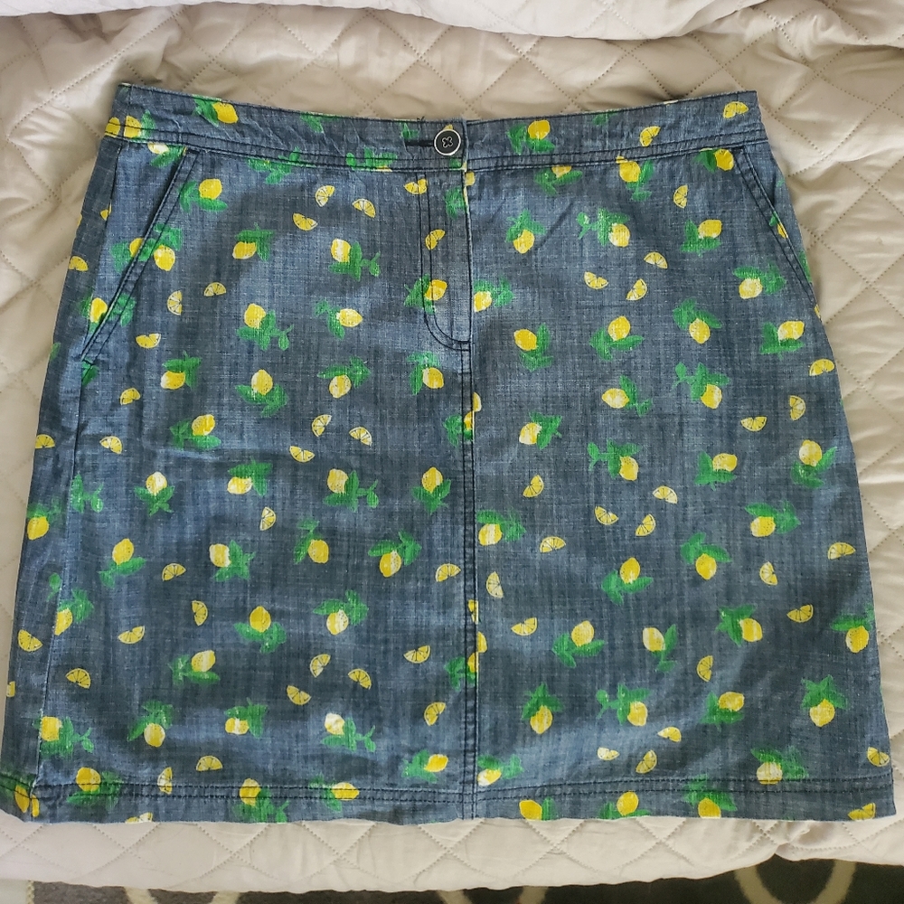 Karen Scott lemon chambray skort size 12